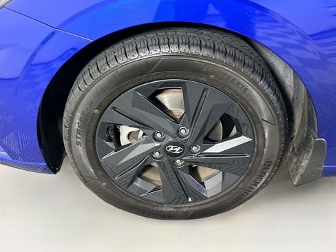 Used 2023 Hyundai Elantra SEL image 11