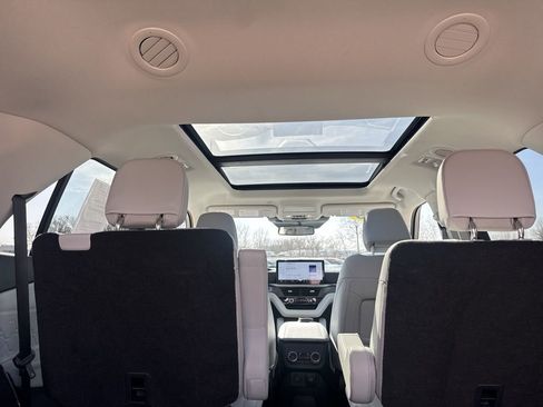 Used 2025 Ford Explorer Platinum w/ Ultimate Package image 23