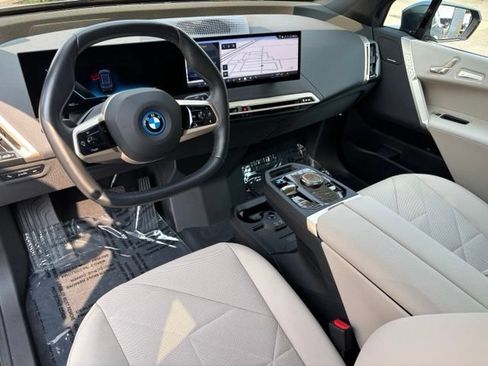 Used 2024 BMW iX xDrive50 w/ Premium Package AWD/4WD image 17
