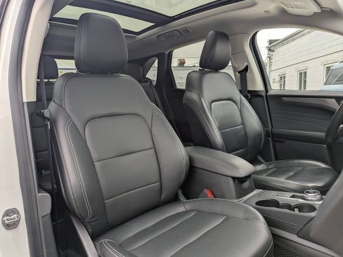 Used 2022 Ford Escape Titanium AWD/4WD image 11