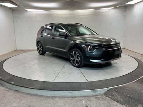 Used 2023 Kia Niro EX Touring image 7