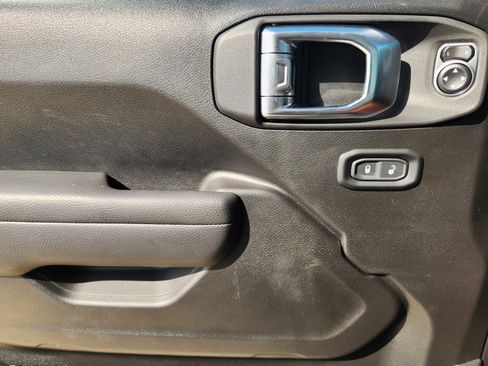 New 2025 Jeep Gladiator Nighthawk image 18