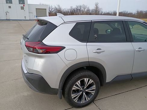 Used 2023 Nissan Rogue SV image 9