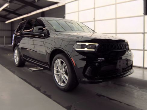 Used 2023 Dodge Durango GT RWD image 4