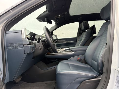 Used 2025 Cadillac Escalade IQ Sport 2 w/ LPO, ONYX Package image 10