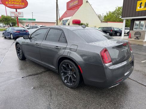 Used 2019 Chrysler 300 S RWD image 8