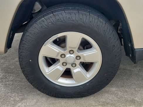 Used 2011 Jeep Liberty Sport image 5