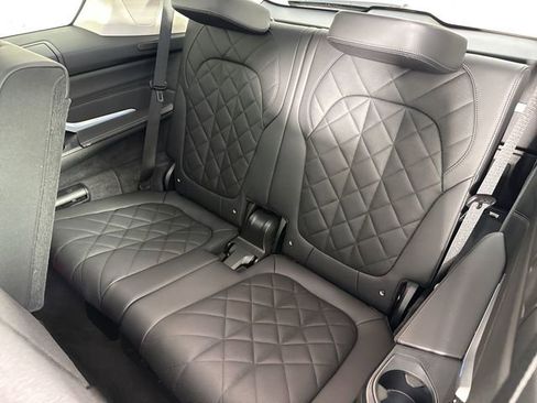 Used 2025 BMW X7 xDrive40i w/ Premium Package AWD/4WD image 22