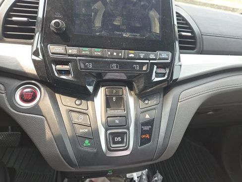 Used 2018 Honda Odyssey Touring image 11