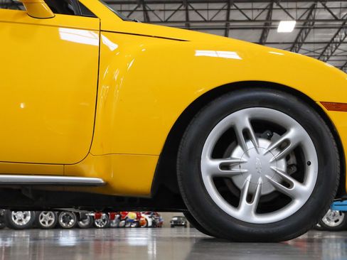 Used 2004 Chevrolet SSR w/ Preferred Equipment Group image 37