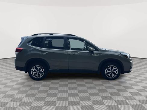 Used 2019 Subaru Forester Premium AWD/4WD image 4