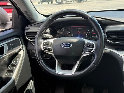 Used 2022 Ford Explorer XLT w/ Equipment Group 202A AWD/4WD image 13