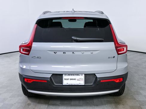 Certified 2025 Volvo XC40 B5 Core image 30