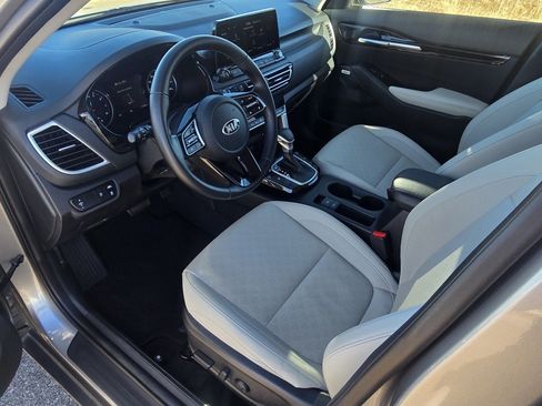 Used 2021 Kia Seltos SX w/ SX Sunroof Package image 27