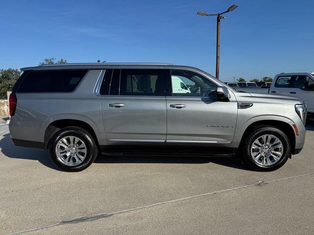 Used 2025 GMC Yukon XL Denali AWD/4WD image 4
