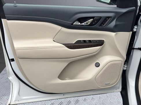 Used 2023 GMC Acadia Denali w/ Denali Ultimate Package image 13