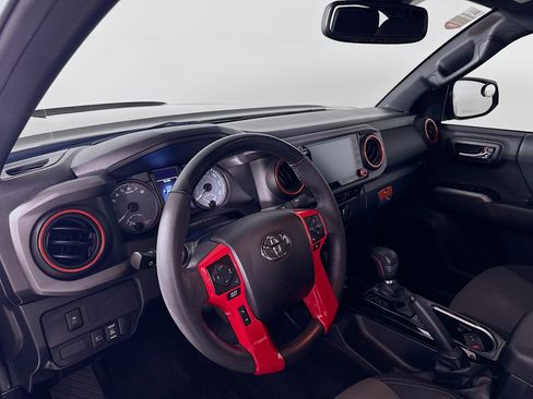 Certified 2022 Toyota Tacoma TRD Off-Road w/ TRD Premium Off Road Package image 9