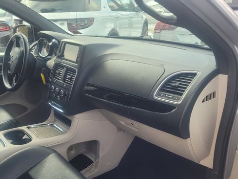Used 2017 Dodge Grand Caravan SXT image 24