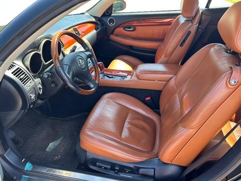 Used 2002 Lexus SC 430 Convertible RWD image 3