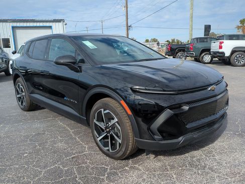 New 2026 Chevrolet Equinox EV LT image 2