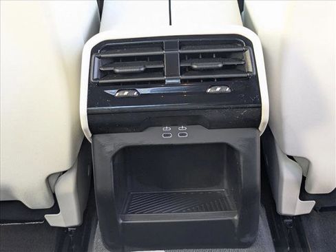 Used 2025 BMW 530i w/ Premium Package image 17