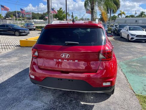 Used 2023 Hyundai Venue SEL FWD image 6