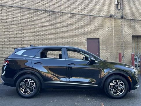 Used 2025 Kia Sportage LX AWD/4WD image 4