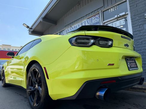 Used 2019 Chevrolet Camaro SS w/ Black Appearance Package RWD image 5