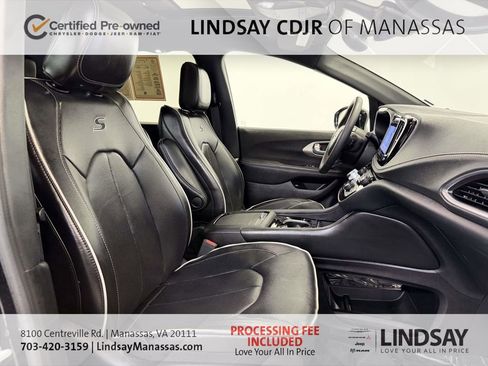 Used 2024 Chrysler Pacifica Premium FWD image 15