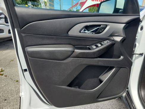 Used 2023 Chevrolet Traverse LT FWD image 15
