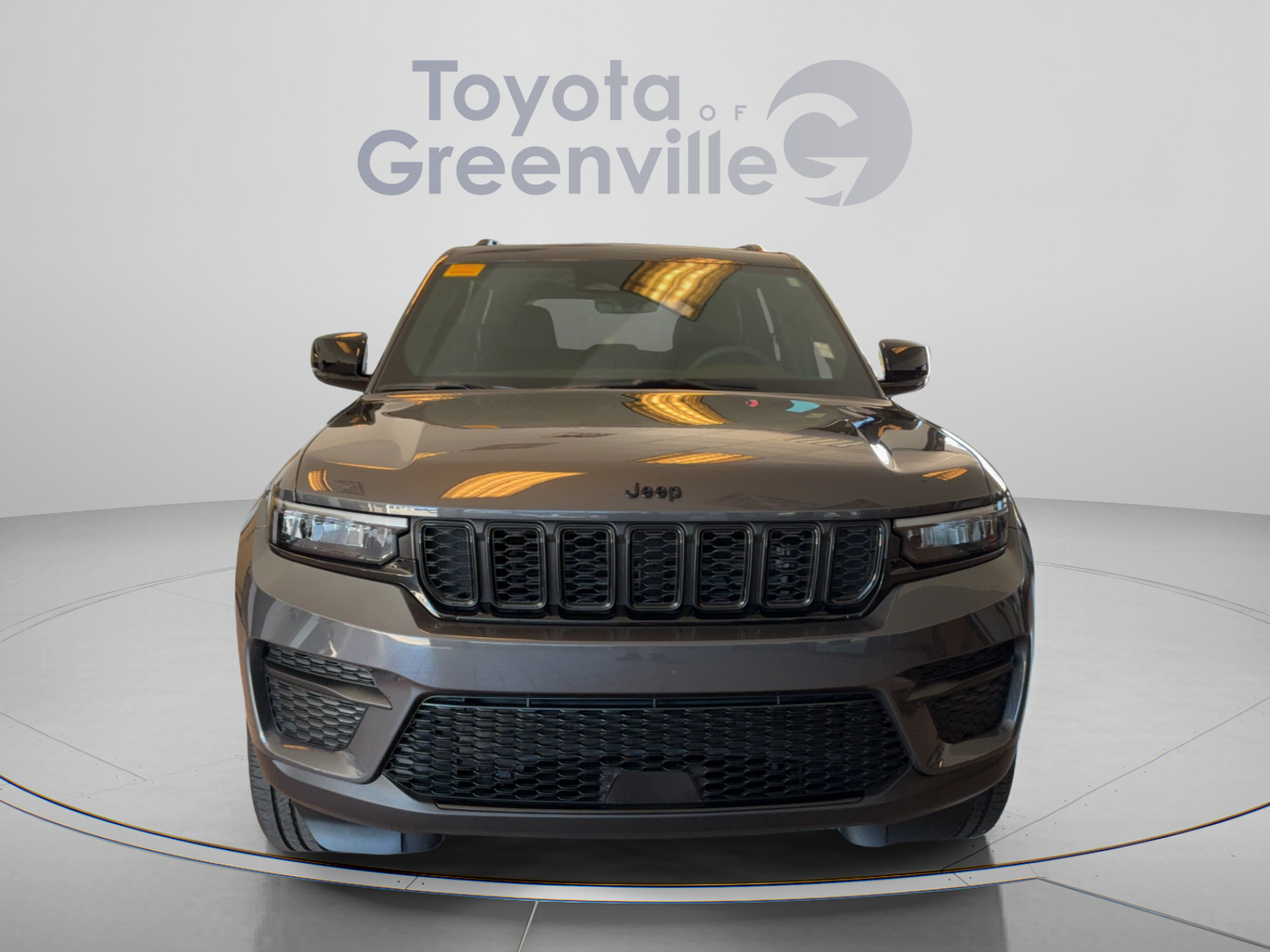 Used 2025 Jeep Grand Cherokee Altitude RWD image 9