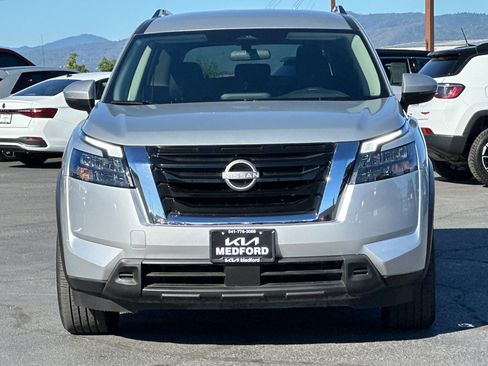 Used 2025 Nissan Pathfinder SV AWD/4WD image 10