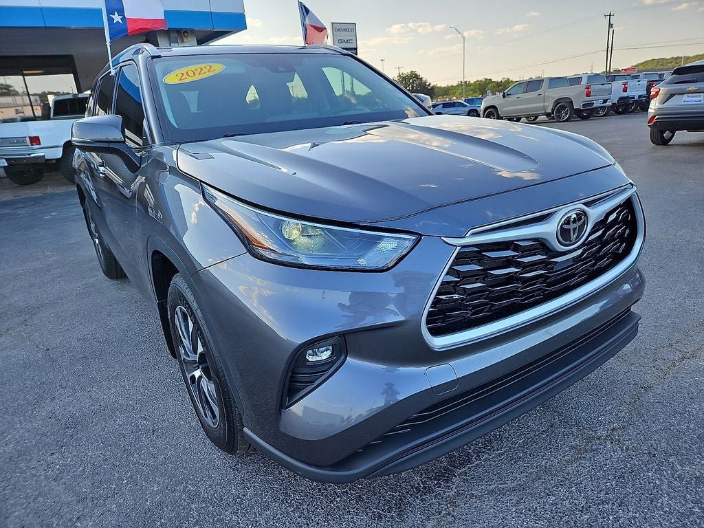 Used 2022 Toyota Highlander XLE FWD image 11