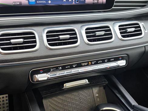 Used 2024 Mercedes-Benz GLS 450 4MATIC image 16