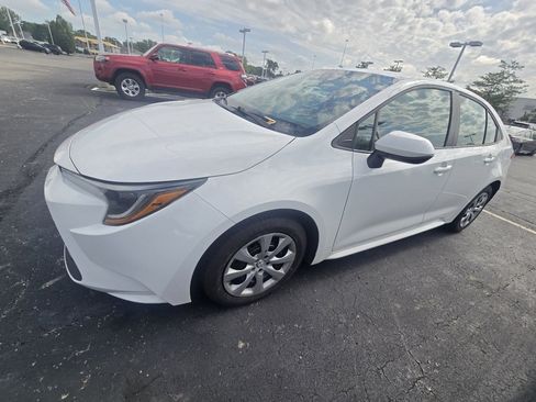Certified 2022 Toyota Corolla LE FWD image 4