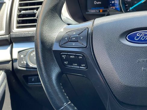 Used 2017 Ford Explorer XLT w/ Equipment Group 201A FWD image 32