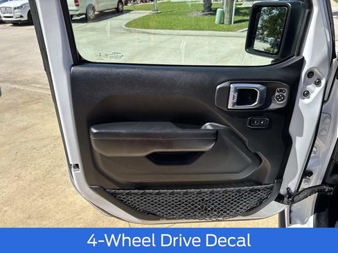 Used 2021 Jeep Gladiator Sport AWD/4WD image 22