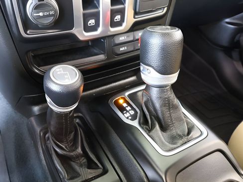 Used 2022 Jeep Wrangler Sport S image 22