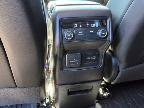 Used 2023 GMC Acadia SLT FWD image 14