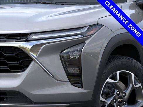 New 2025 Chevrolet Trax LT w/ Driver Confidence Package image 10