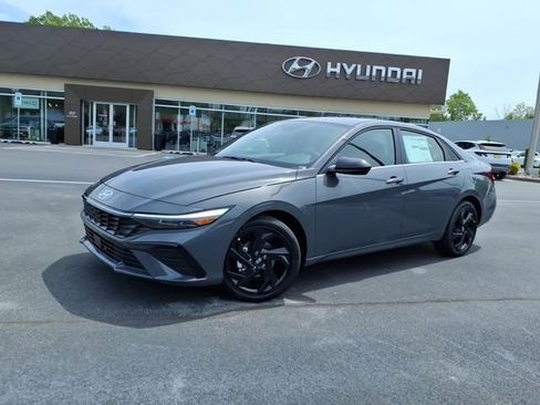 New 2026 Hyundai Elantra SEL Sport Premium FWD image 2