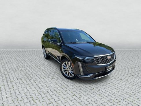 Used 2021 Cadillac XT6 Premium Luxury FWD image 2