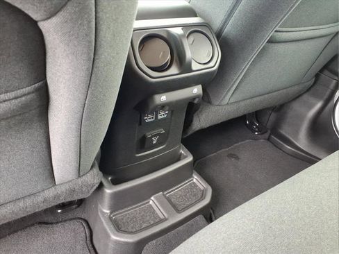 Used 2025 Jeep Wrangler Unlimited Sahara AWD/4WD image 18