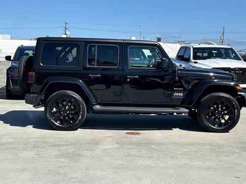 Used 2023 Jeep Wrangler Unlimited Sahara AWD/4WD image 2