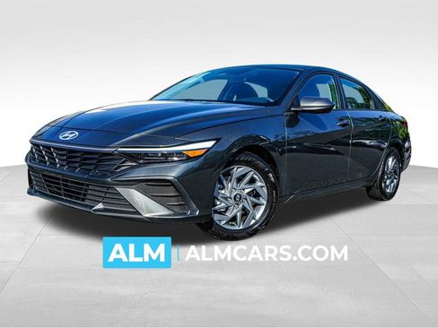 Used 2024 Hyundai Elantra SEL FWD image 1