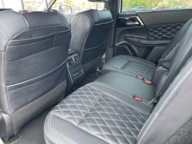 Used 2023 Mitsubishi Outlander SEL FWD image 17