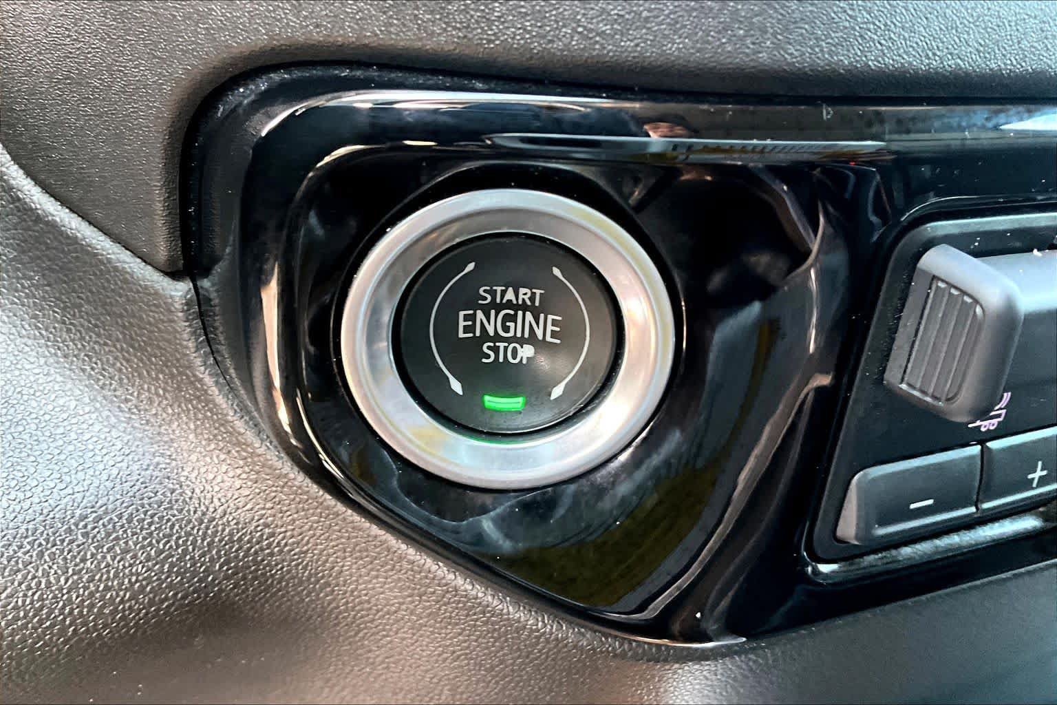 Used 2023 Chevrolet Silverado 1500 LT AWD/4WD image 32