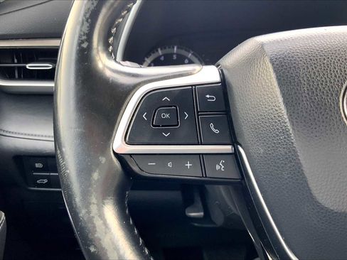 Used 2020 Toyota Highlander XLE AWD/4WD image 24