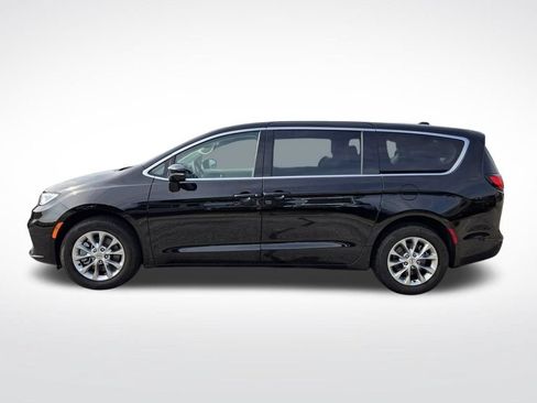 Used 2024 Chrysler Pacifica Touring-L AWD/4WD image 7