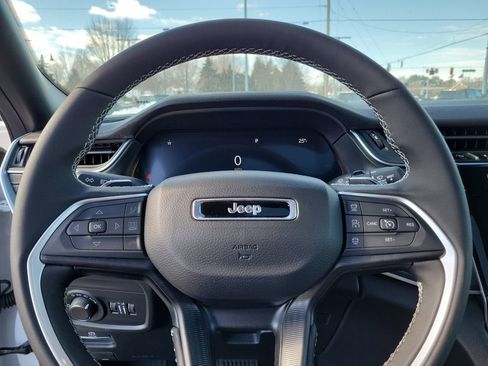 New 2025 Jeep Grand Cherokee Laredo X w/ Luxury Tech Group I image 24